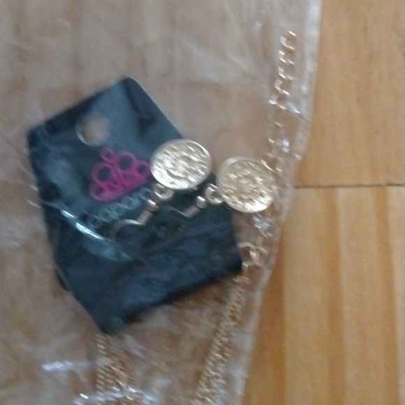 Jewelry - Picture 4 of 5